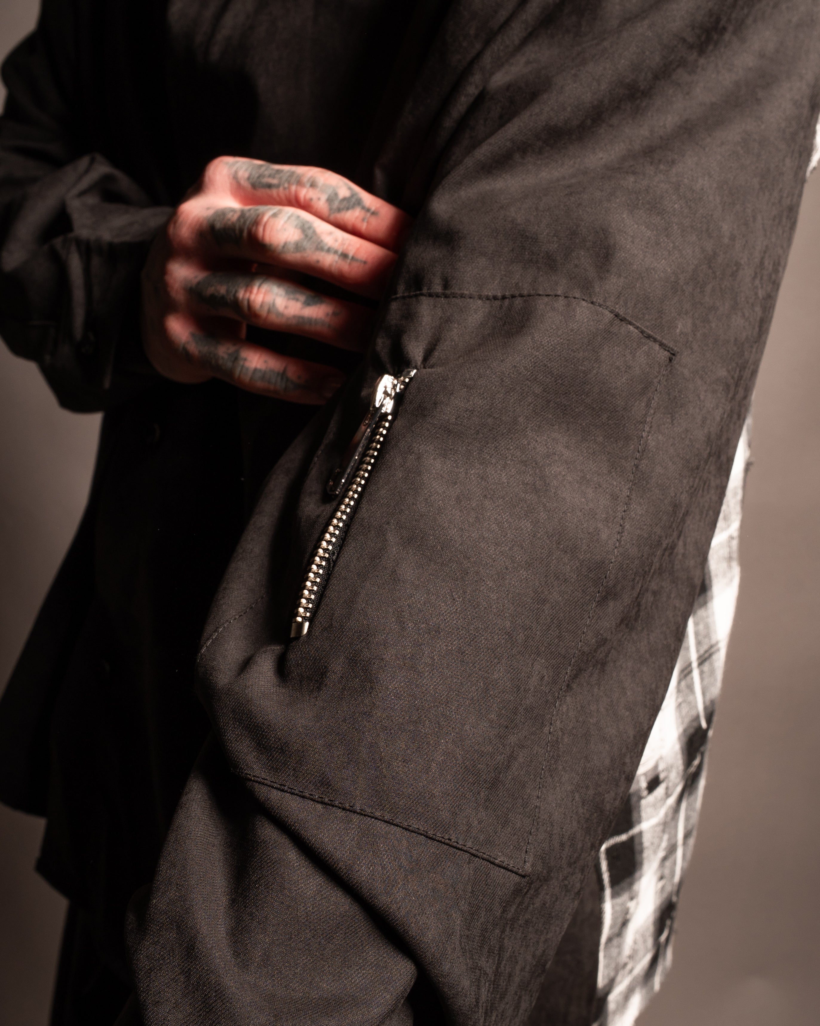 LOOK BLACK CIRCUS