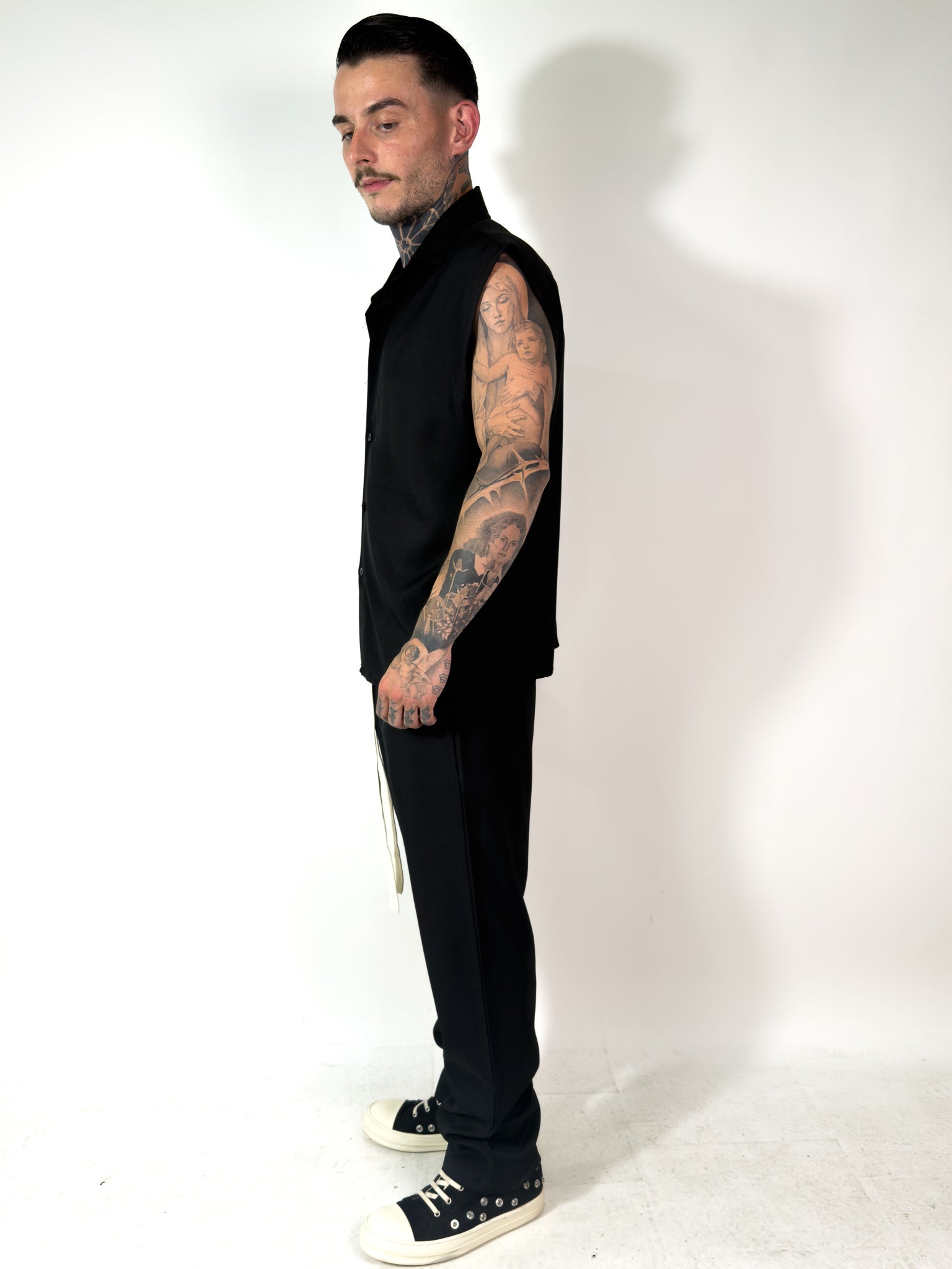 LOOK EMPTY BLACK