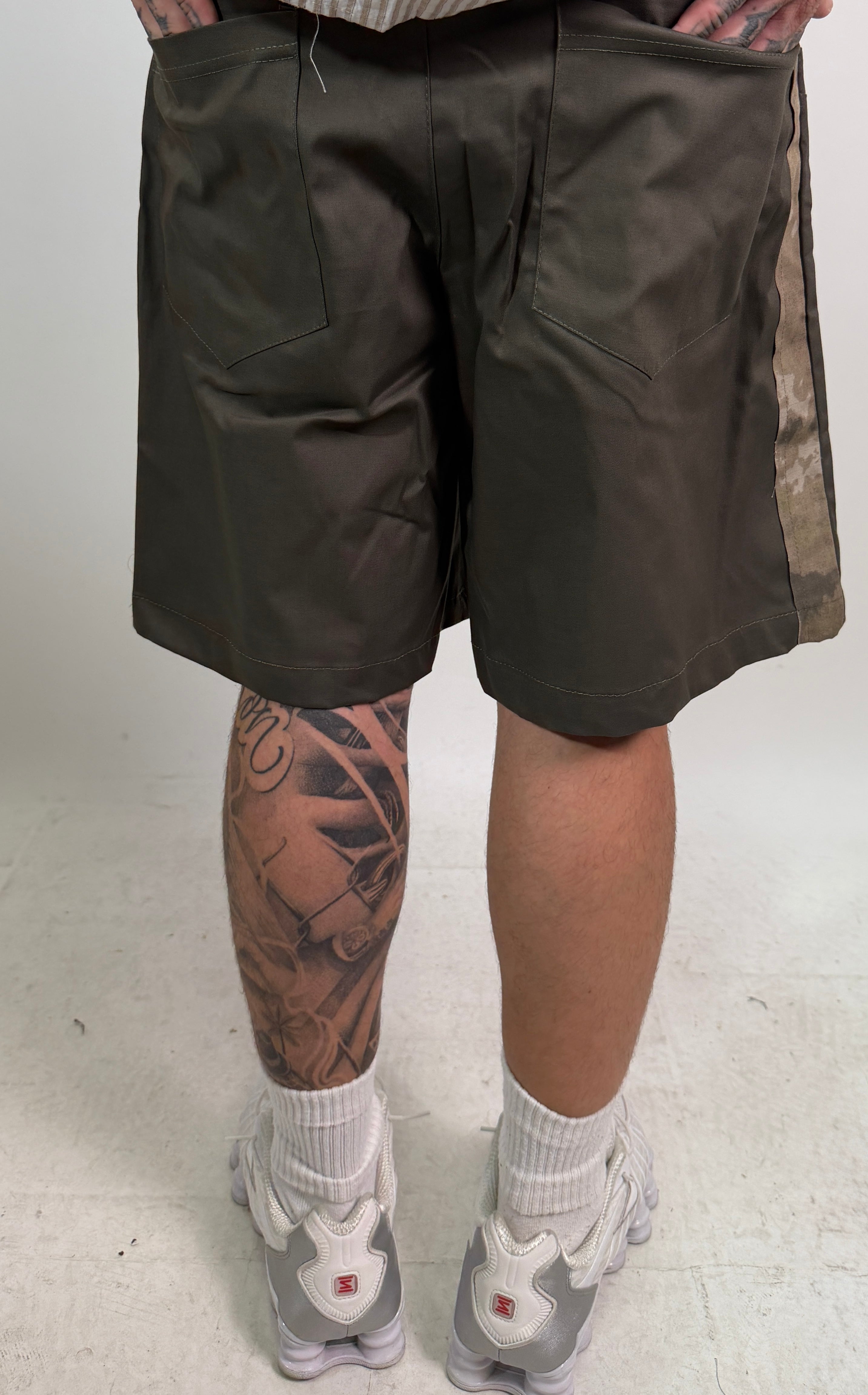 SHORT FEAR GREEN