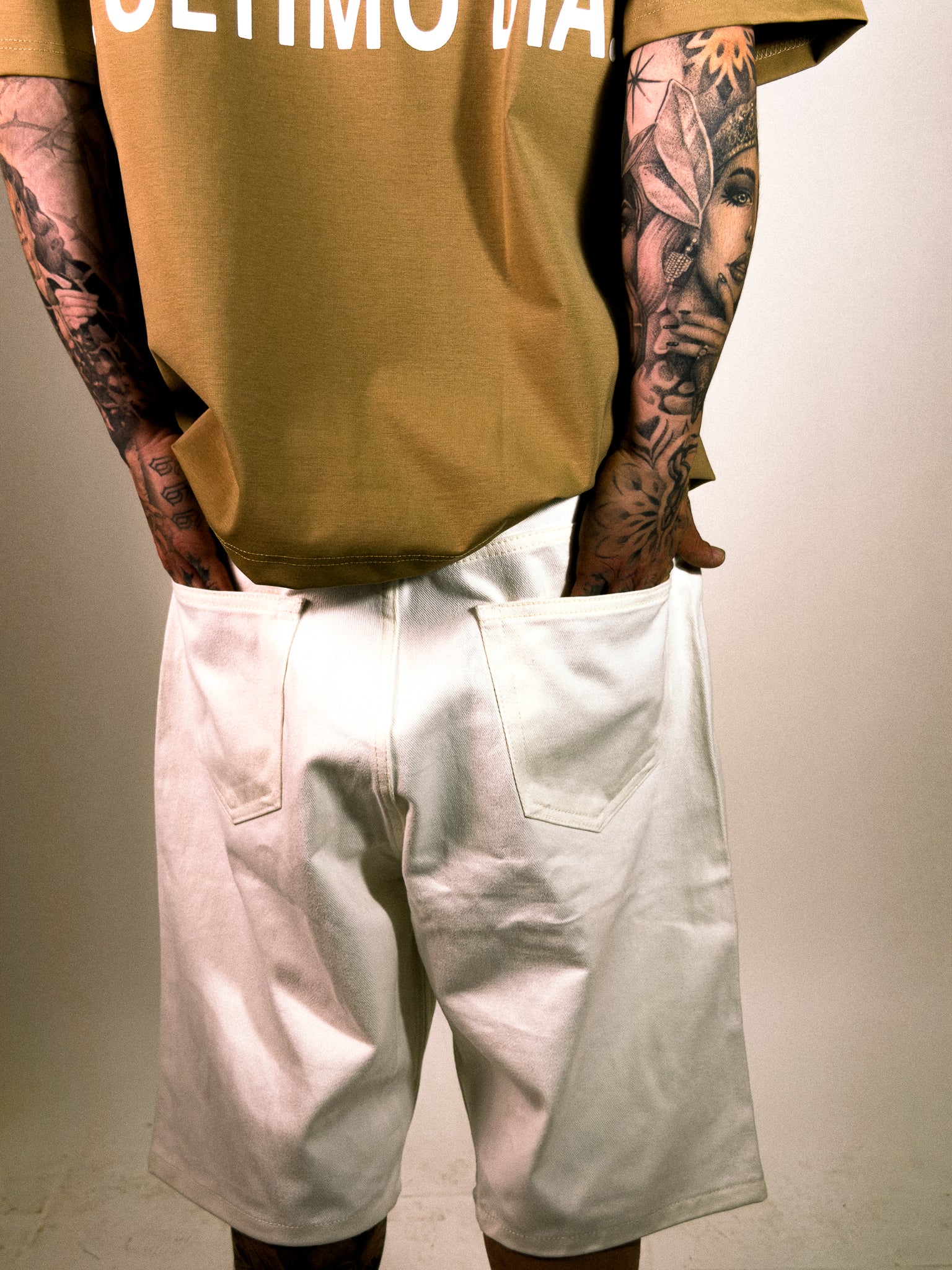 SHORT WHITE MINIMAL