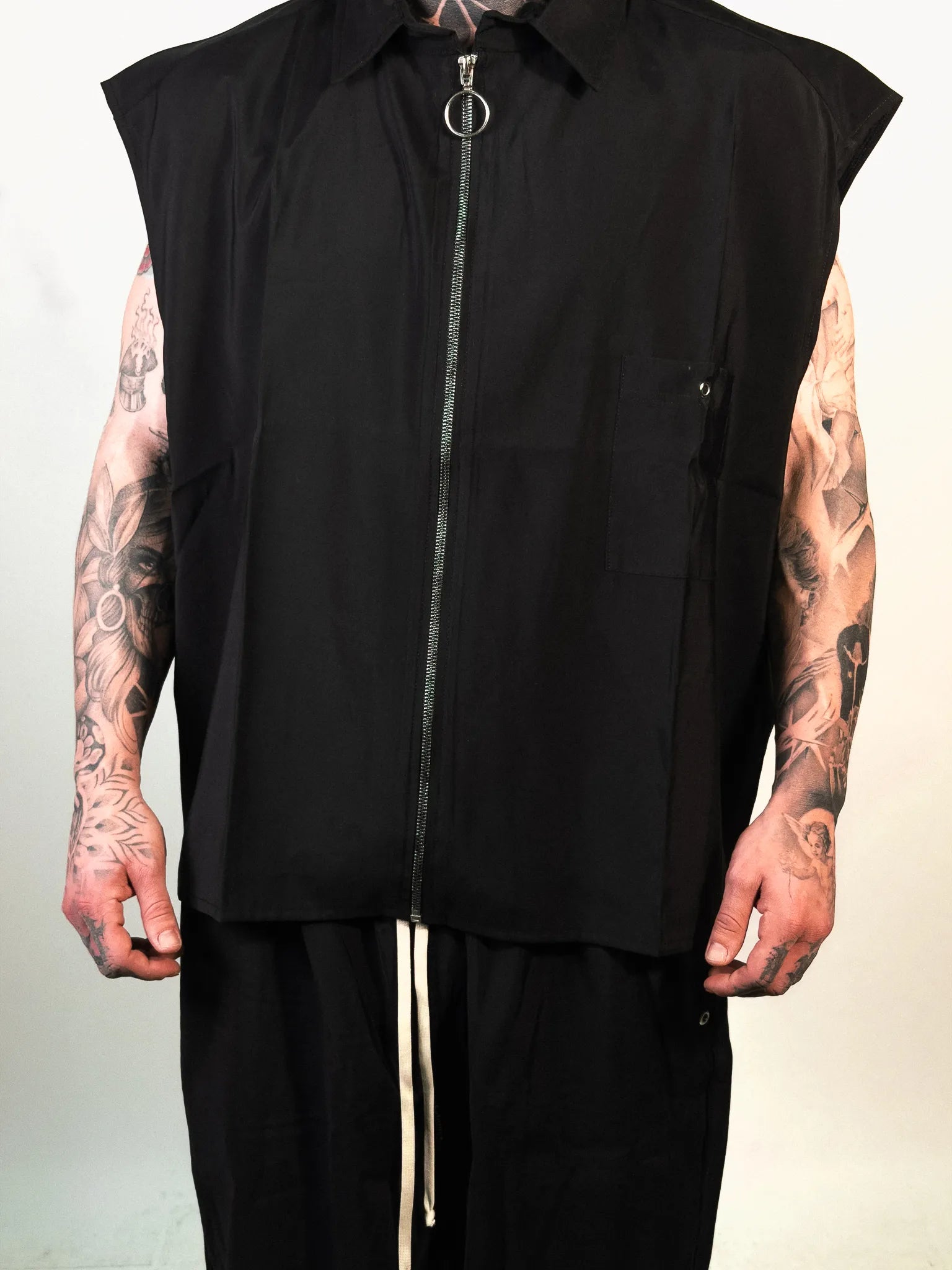 LOOK RICK BLACK CIRCUS